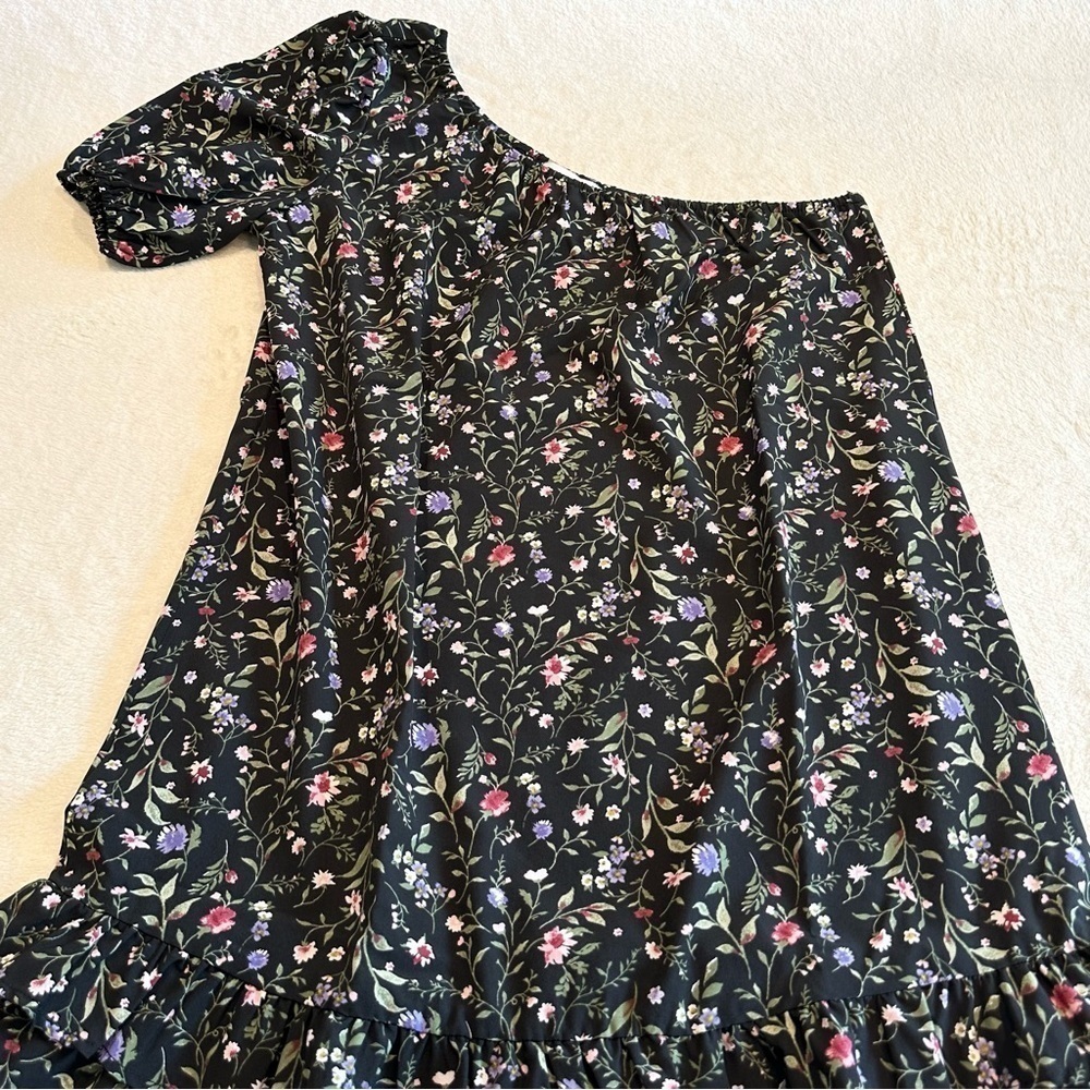 NWOT French Grey One Shoulder Floral Mini Dress